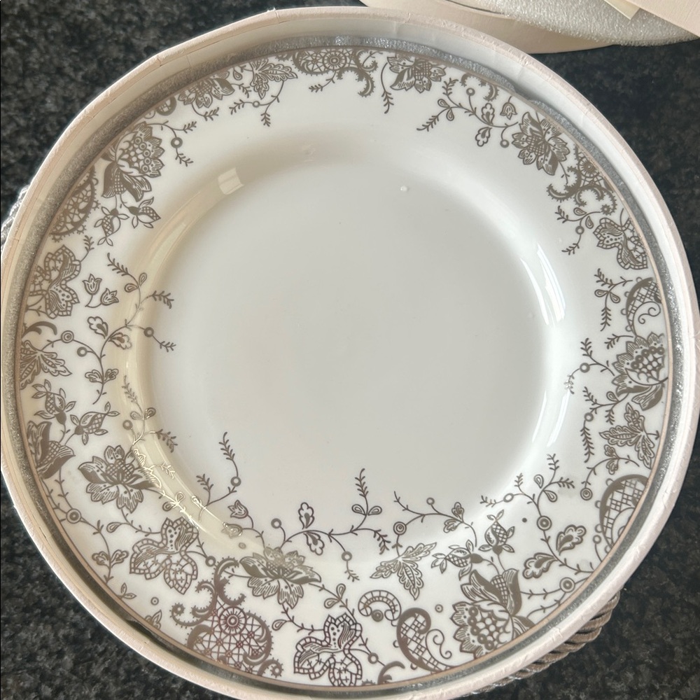 Marchesa by Lenox Cream 6 inch plates. Set of 4.